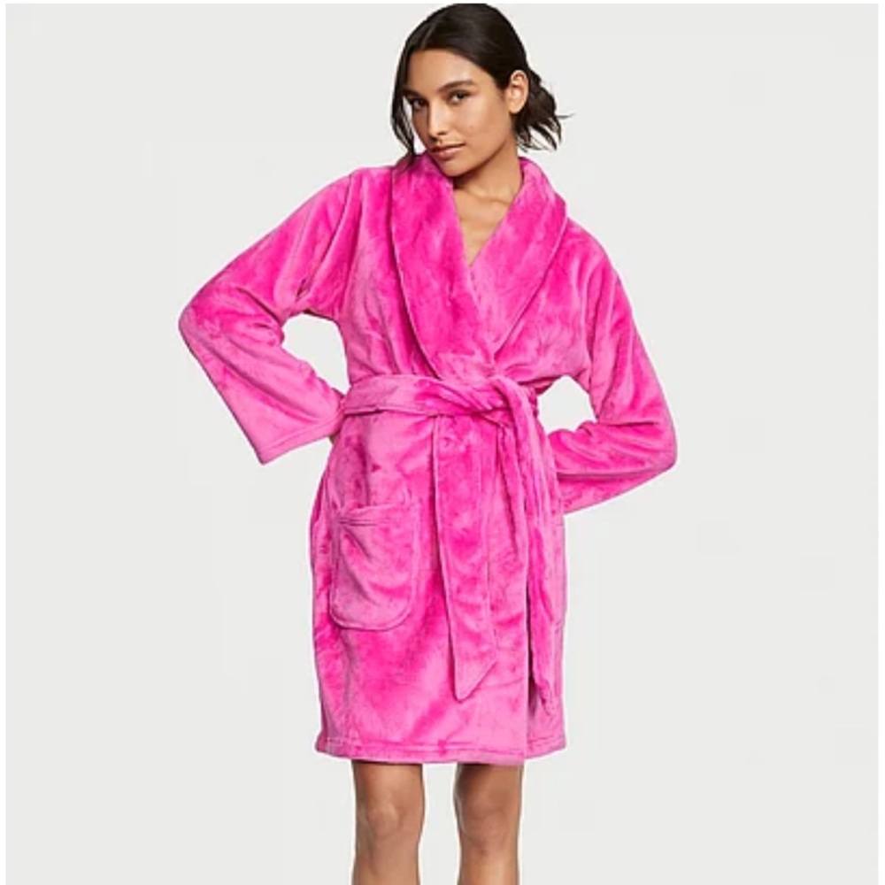 NWOT Victoria’s Secret cozy robe. Never worn. Size M/L.